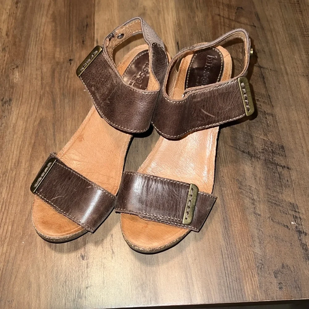 Bussola leather wedged sandals size 37 (6.5)